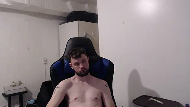 Snapshot of Talenjames4 chatting on 11.08.25 Talenjames4 online show from 11.08.25