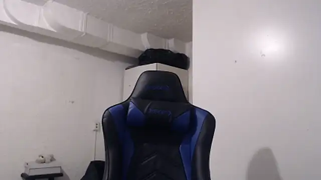 Snapshot of Talenjames4 chatting on 11.11.25 Talenjames4 online show from 11.11.25