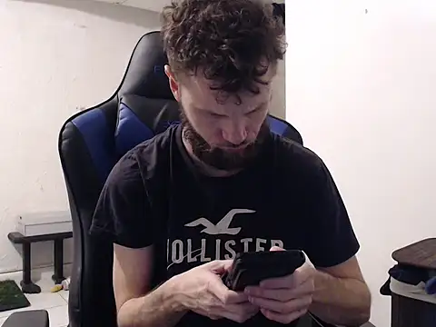 Snapshot of Talenjames4 chatting on 11.29.25 Talenjames4 online show from 11.29.25