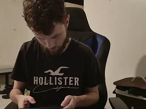 Snapshot of Talenjames4 chatting on 12.01.25 Talenjames4 online show from 12.01.25