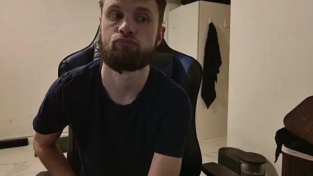 Snapshot of Talenjames4 chatting on 12.05.25 Talenjames4 online show from 12.05.25