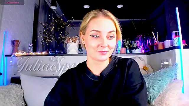  JuliaSpace  online show from 12.18.24