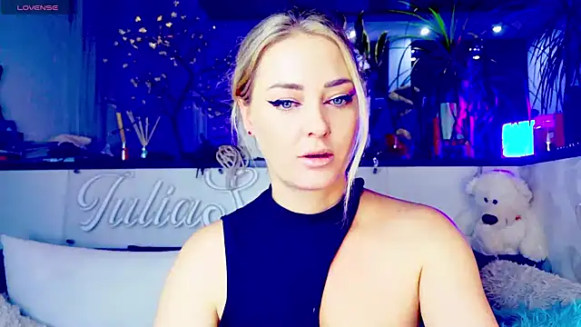  JuliaSpace  online show from 11.09.25