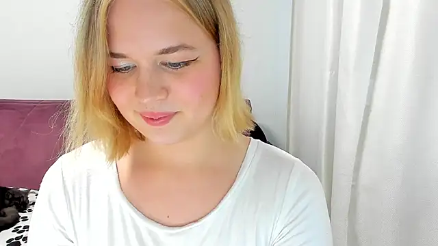 Snapshot of AlicePopsy chatting on 07.15.26 AlicePopsy online show from 07.15.26