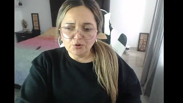 Snapshot of samy_vsn chatting on 02.21.25 samy vsn online show from 02.21.25