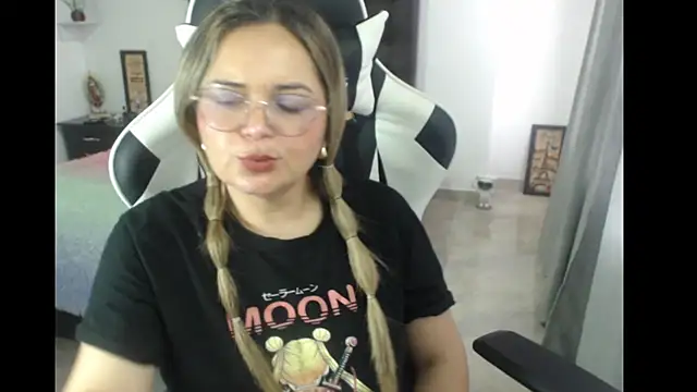 Snapshot of samy_vsn chatting on 02.22.25 samy vsn online show from 02.22.25