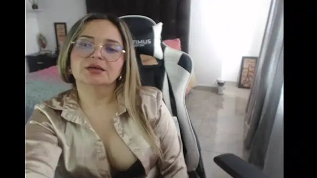 Snapshot of samy_vsn chatting on 02.22.25 samy vsn online show from 02.22.25