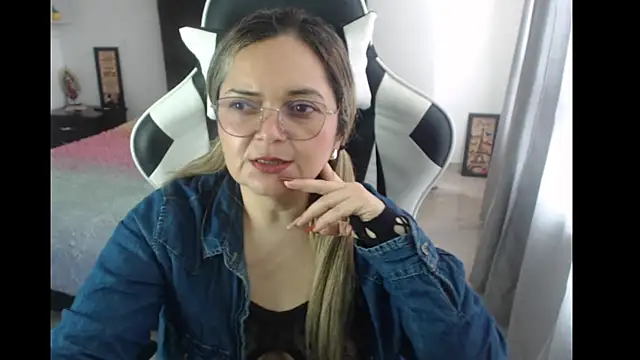 Snapshot of samy_vsn chatting on 02.23.25 samy vsn online show from 02.23.25