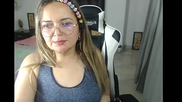 Snapshot of samy_vsn chatting on 02.25.25 samy vsn online show from 02.25.25