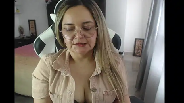 Snapshot of samy_vsn chatting on 02.26.25 samy vsn online show from 02.26.25