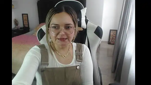 Snapshot of samy_vsn chatting on 02.27.25 samy vsn online show from 02.27.25