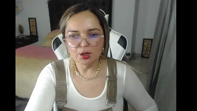 Snapshot of samy_vsn chatting on 02.27.25 samy vsn online show from 02.27.25