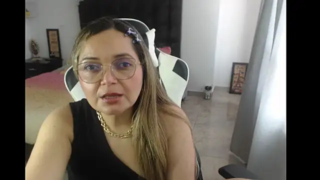 Snapshot of samy_vsn chatting on 02.28.25 samy vsn online show from 02.28.25