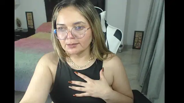 Snapshot of samy_vsn chatting on 03.08.25 samy vsn online show from 03.08.25