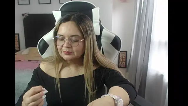 Snapshot of samy_vsn chatting on 03.19.25 samy vsn online show from 03.19.25