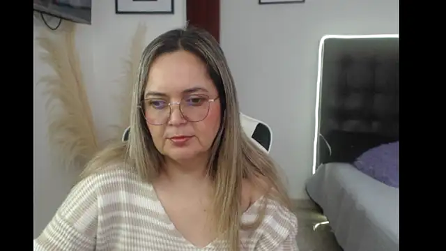 Snapshot of samy_vsn chatting on 09.15.25 samy vsn online show from 09.15.25