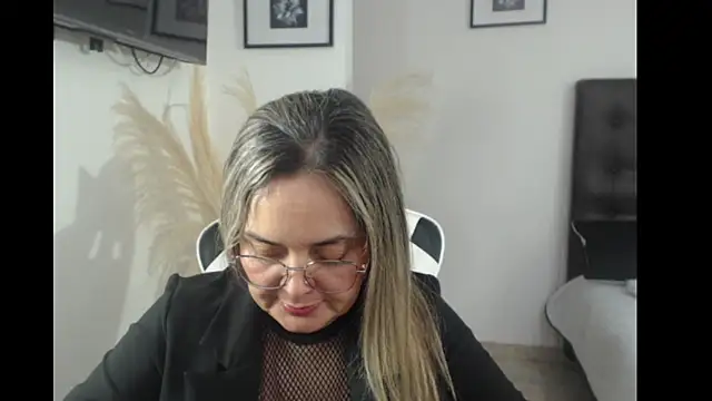 Snapshot of samy_vsn chatting on 09.22.25 samy vsn online show from 09.22.25