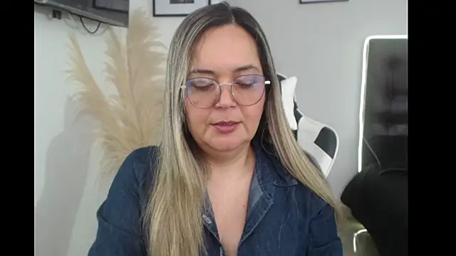 Snapshot of samy_vsn chatting on 09.24.25 samy vsn online show from 09.24.25