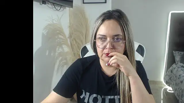 Snapshot of samy_vsn chatting on 10.14.25 samy vsn online show from 10.14.25