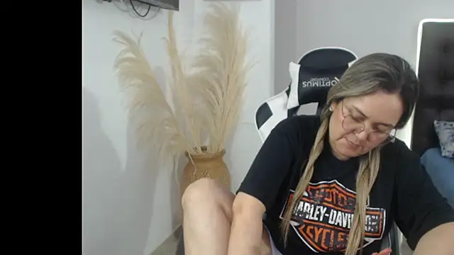 Snapshot of samy_vsn chatting on 10.16.25 samy vsn online show from 10.16.25