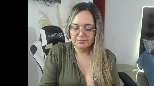 Snapshot of samy_vsn chatting on 10.18.25 samy vsn online show from 10.18.25