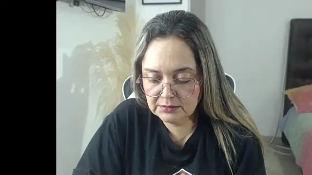 Snapshot of samy_vsn chatting on 10.29.25 samy vsn online show from 10.29.25