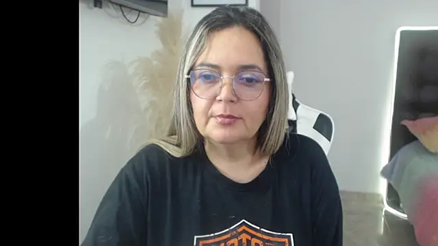 Snapshot of samy_vsn chatting on 11.08.25 samy vsn online show from 11.08.25