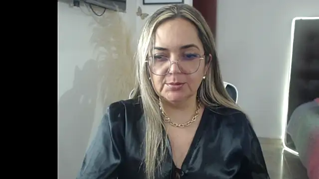 Snapshot of samy_vsn chatting on 12.04.25 samy vsn online show from 12.04.25