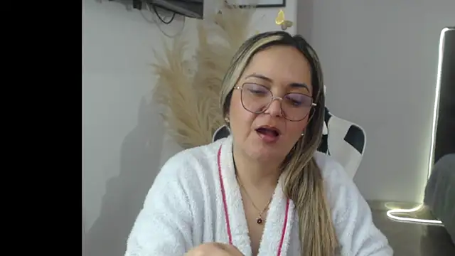 Snapshot of samy_vsn chatting on 01.11.26 samy vsn online show from 01.11.26