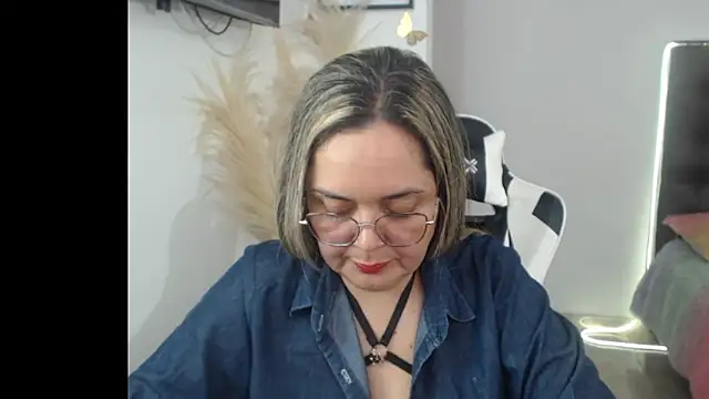 Snapshot of samy_vsn chatting on 01.12.26 samy vsn online show from 01.12.26