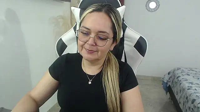 Snapshot of samy_vsn chatting on 05.08.26 samy vsn online show from 05.08.26