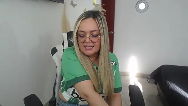 Snapshot of samy_vsn chatting on 05.19.26 samy vsn online show from 05.19.26