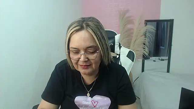 Snapshot of samy_vsn chatting on 08.01.26 samy vsn online show from 08.01.26