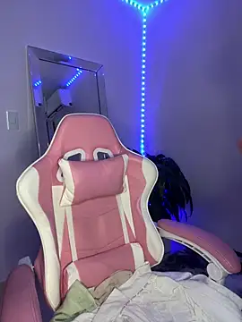 BellaNaye  online show from 04.25.26