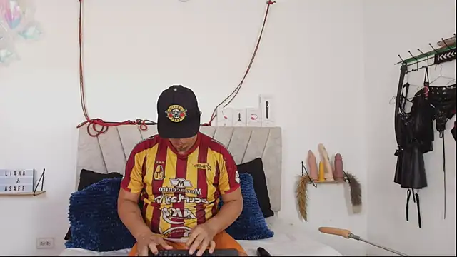 Liana Asaff online show from 05.04.26