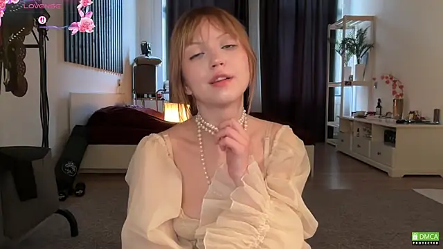 Snapshot of electric_babe chatting on 10.21.25 electric babe online show from 10.21.25