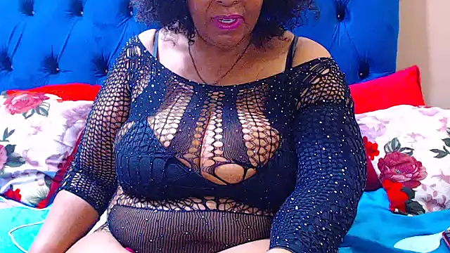 Snapshot of ebonycandy10 chatting on 10.20.25 ebonycandy10 online show from 10.20.25