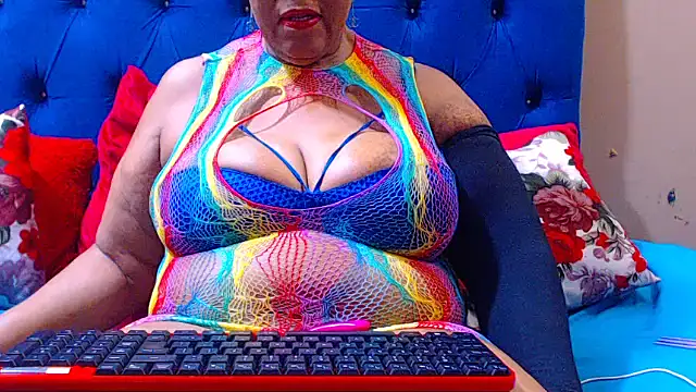 Snapshot of ebonycandy10 chatting on 11.21.25 ebonycandy10 online show from 11.21.25