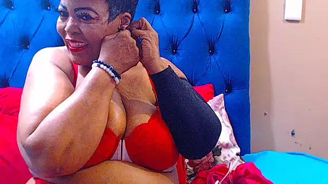 Snapshot of ebonycandy10 chatting on 11.24.25 ebonycandy10 online show from 11.24.25