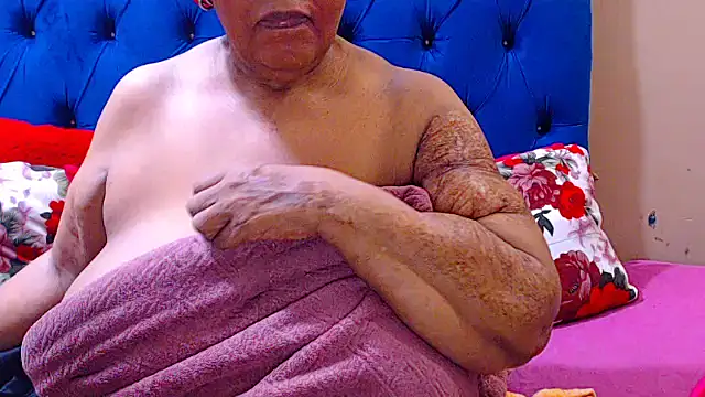 Snapshot of ebonycandy10 chatting on 11.30.25 ebonycandy10 online show from 11.30.25