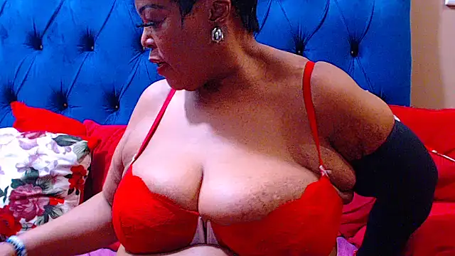 Snapshot of ebonycandy10 chatting on 11.30.25 ebonycandy10 online show from 11.30.25