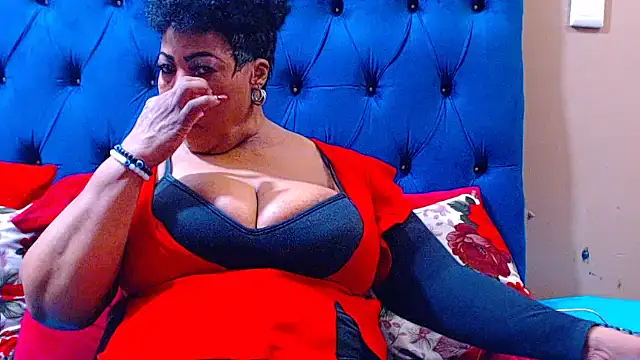 Snapshot of ebonycandy10 chatting on 12.04.25 ebonycandy10 online show from 12.04.25