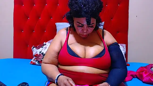 Snapshot of ebonycandy10 chatting on 12.21.25 ebonycandy10 online show from 12.21.25