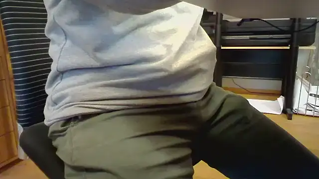 Snapshot of 10_1992 chatting on 11.12.25 10 1992 online show from 11.12.25