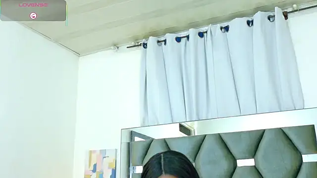 camila larzon online show from 02.04.26