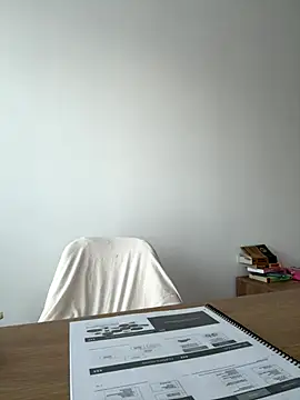 Snapshot of streetdoll chatting on 10.02.25 streetdoll online show from 10.02.25