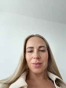 Snapshot of streetdoll chatting on 10.24.25 streetdoll online show from 10.24.25