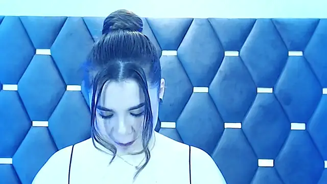 ThaniaJones online show from 10.08.25