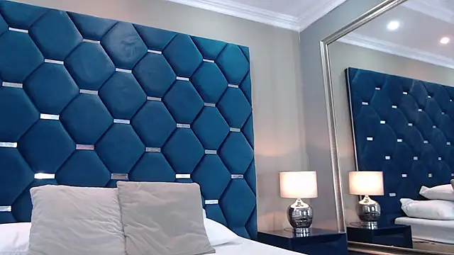 ThaniaJones online show from 03.01.26