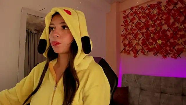 Snapshot of Sweet_Candies chatting on 03.08.25 Sweet Candies online show from 03.08.25